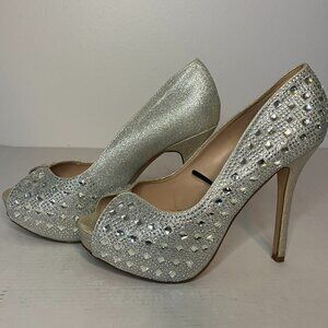 Camille La Vie Jeweled Silver High Heel Size 8